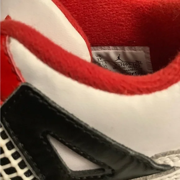 Air Jordan 4 Fire Red Kids Size 3y
